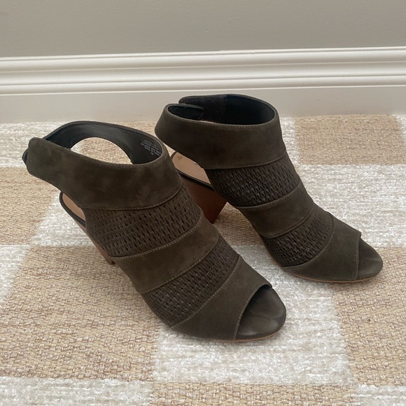 Audrey Brooke Open Toe Suede Grey Booties Heels Size 8 - Picture 2 of 8